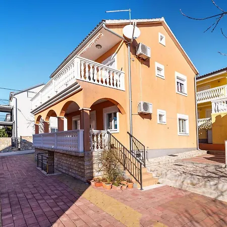 2 Bedroom Cozy Apartment In Krusevo