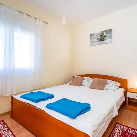 Apartment 2 Bedroom Stunning In