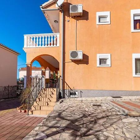 2 Bedroom Stunning In Apartment