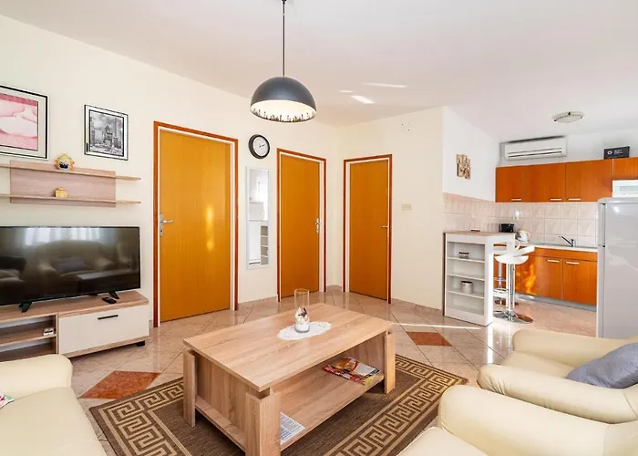 2 Bedroom Stunning In *