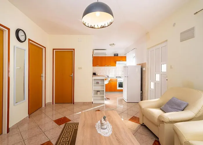 2 Bedroom Stunning In *